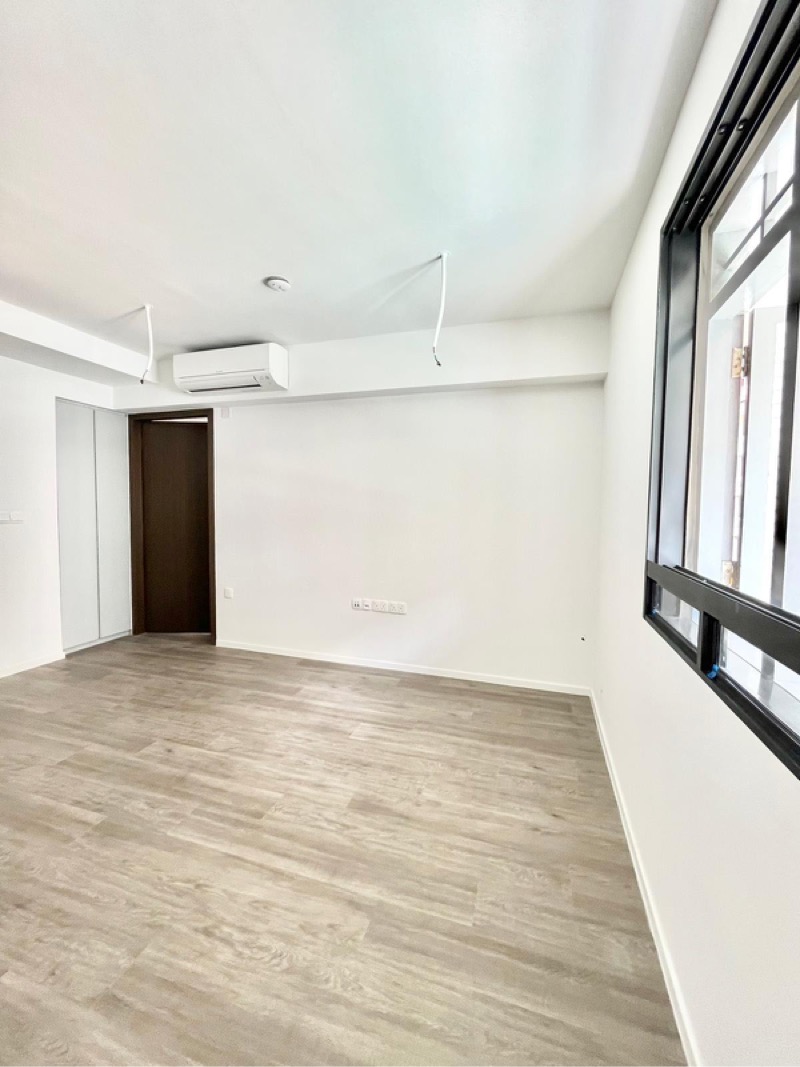 AVENUE SOUTH RESIDENCE 12