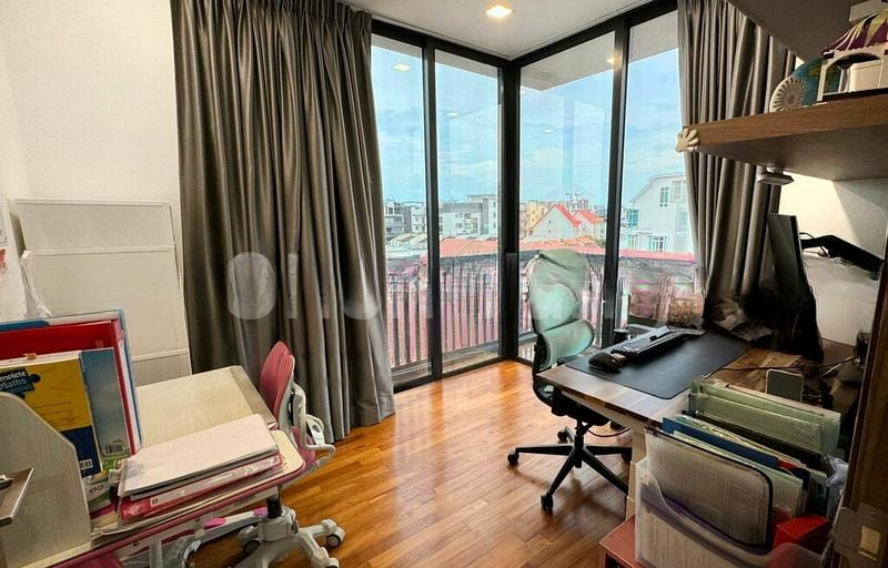 ONE EIGHTIES RESIDENCES 3