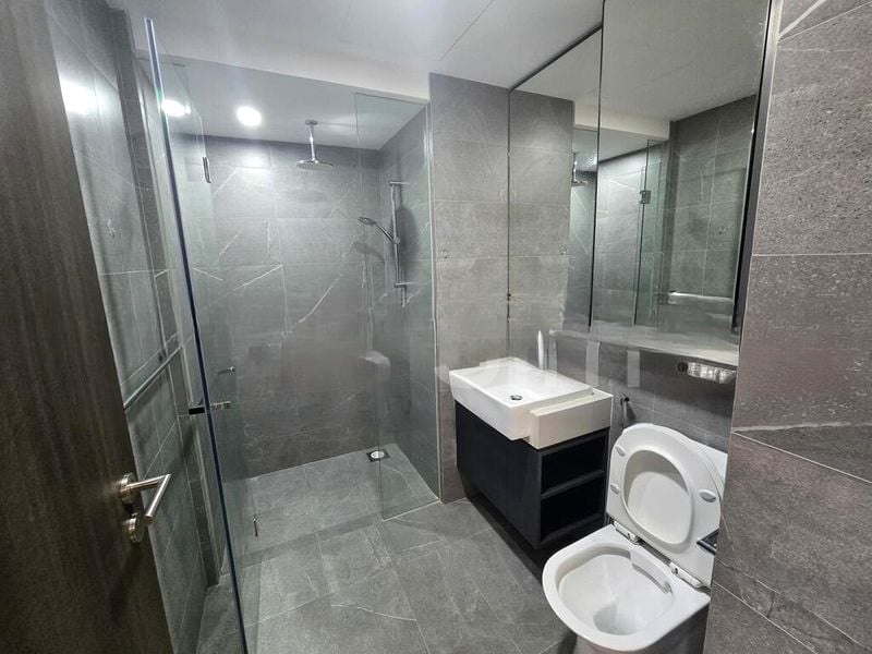 RIVERFRONT RESIDENCES 6