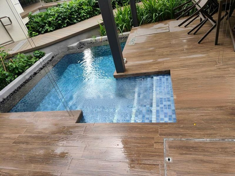 RIVERFRONT RESIDENCES 6