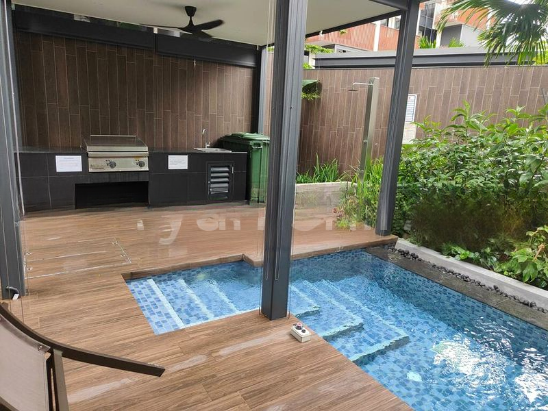 RIVERFRONT RESIDENCES 10