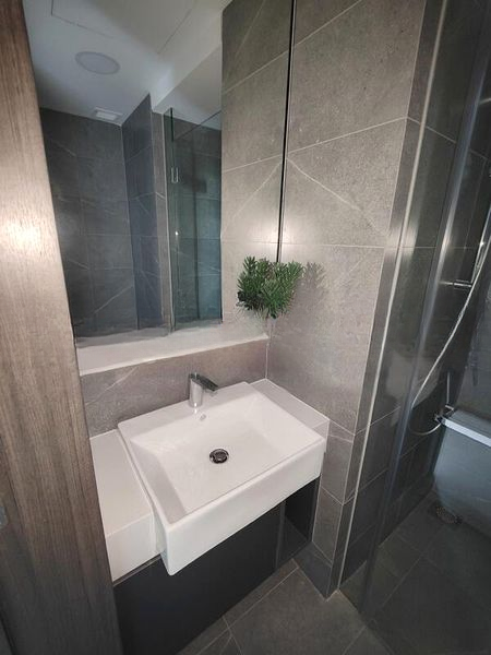 RIVERFRONT RESIDENCES 7