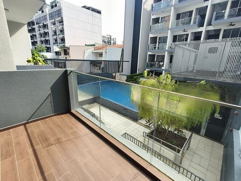 SUITES 28 2