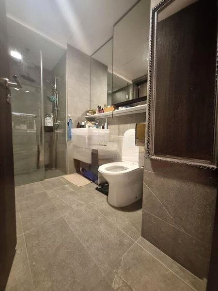 RIVERFRONT RESIDENCES 6