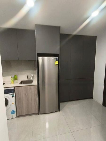 RIVERFRONT RESIDENCES 5