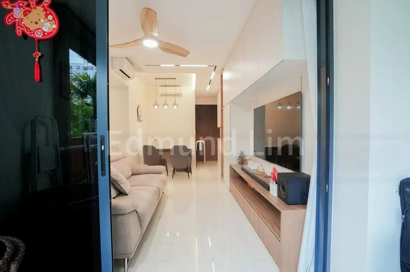 RIVERFRONT RESIDENCES 4