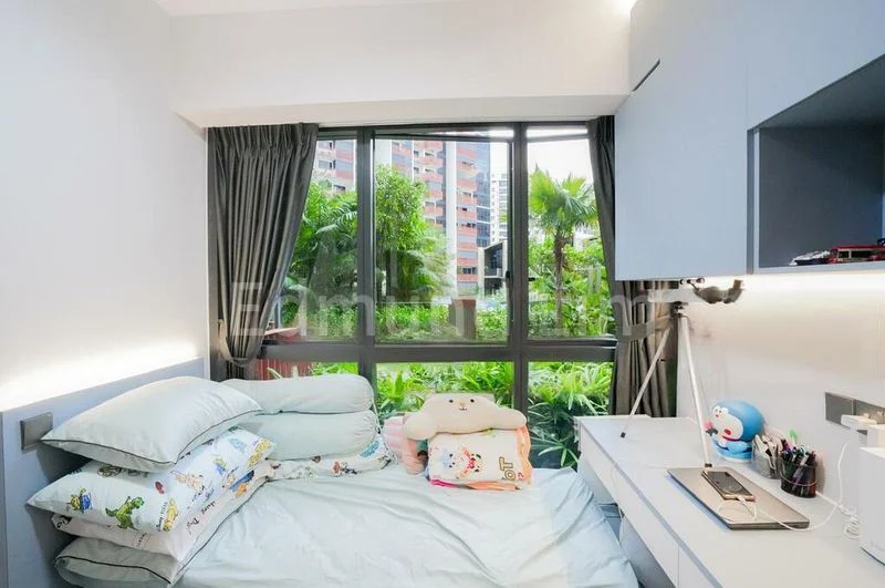 RIVERFRONT RESIDENCES 5