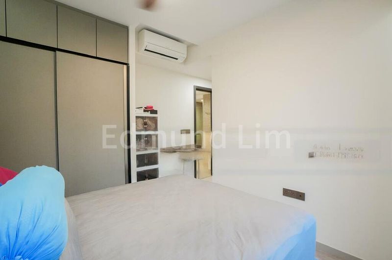 RIVERFRONT RESIDENCES 11