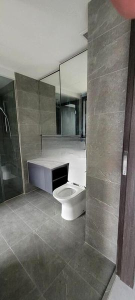 RIVERFRONT RESIDENCES 5