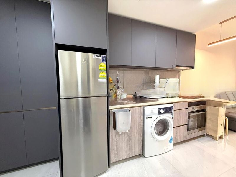 RIVERFRONT RESIDENCES 8