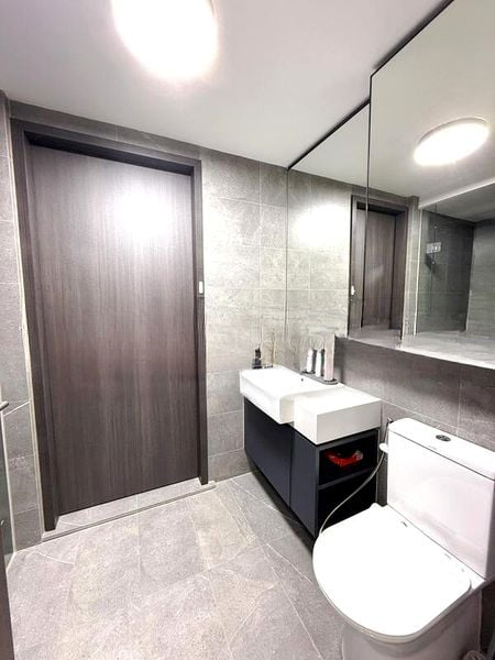 RIVERFRONT RESIDENCES 4