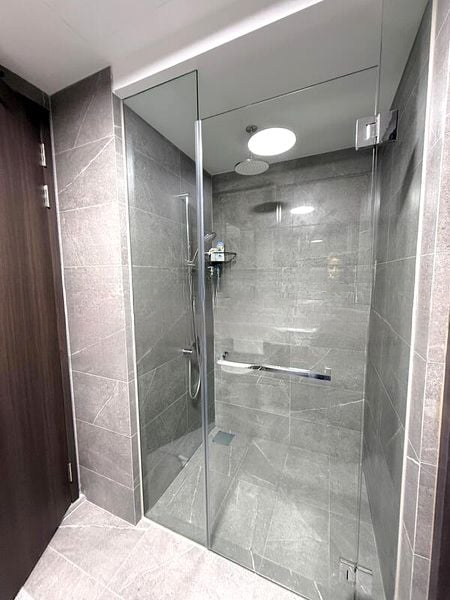 RIVERFRONT RESIDENCES 5