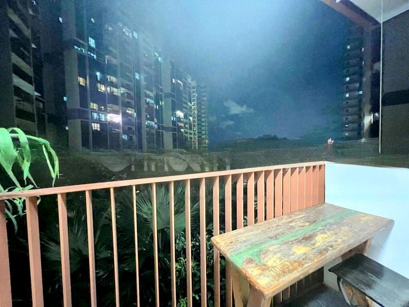 RIVERFRONT RESIDENCES 5