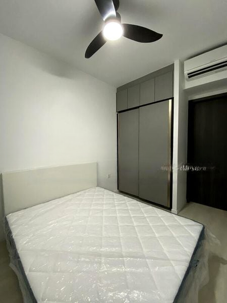 RIVERFRONT RESIDENCES 5