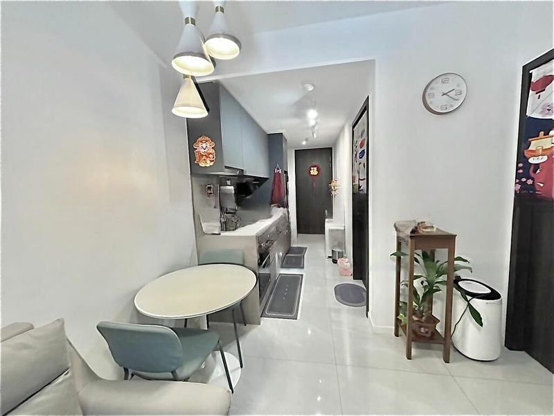 RIVERFRONT RESIDENCES 4