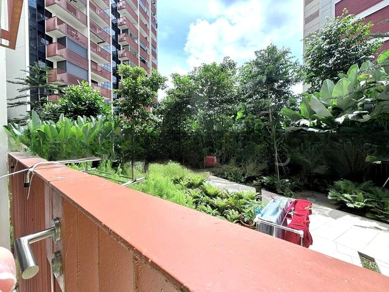 RIVERFRONT RESIDENCES 5