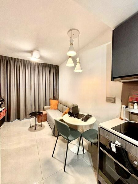 RIVERFRONT RESIDENCES 9