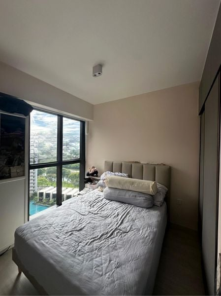 RIVERFRONT RESIDENCES 4