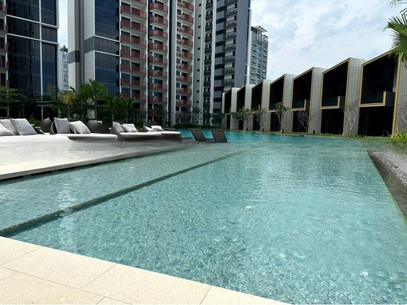 RIVERFRONT RESIDENCES 12