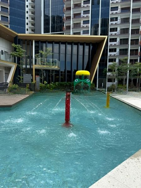 RIVERFRONT RESIDENCES 15