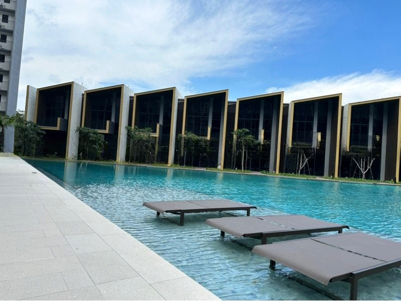 RIVERFRONT RESIDENCES 14