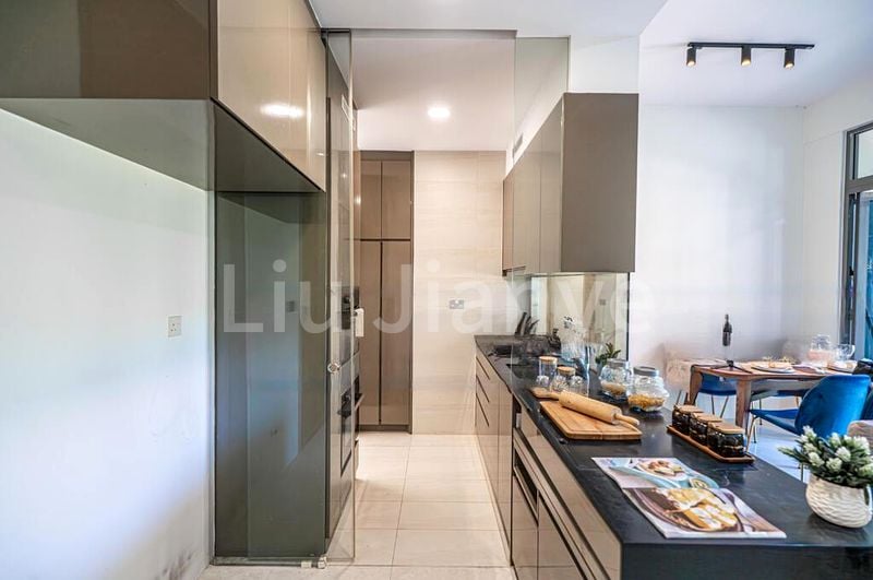 THE CREEK @ BUKIT 10