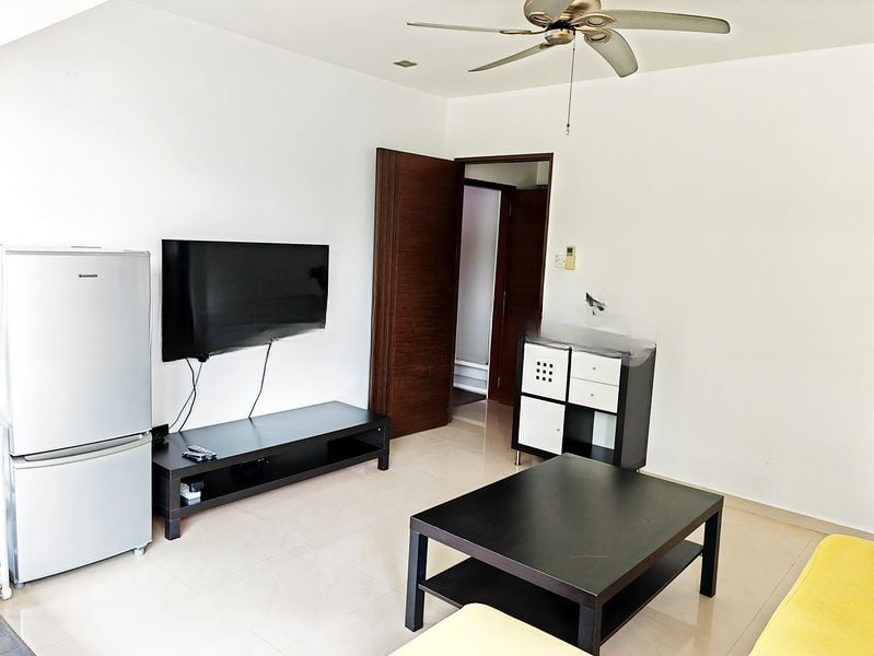 HOLLYWOOD APARTMENTS 2
