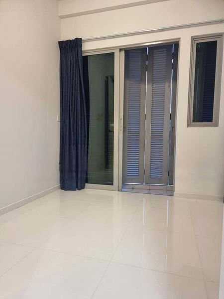 # 1 SUITES 7
