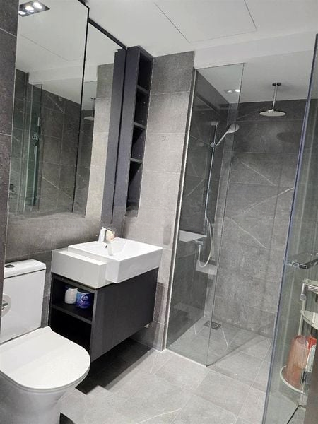 RIVERFRONT RESIDENCES 10