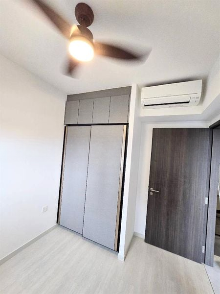 RIVERFRONT RESIDENCES 6