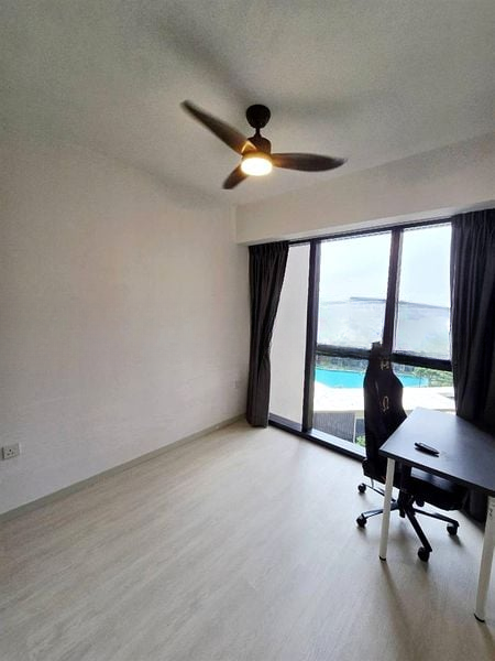 RIVERFRONT RESIDENCES 8