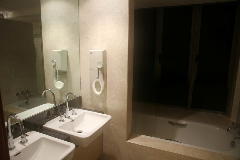 THE BERTH BY THE COVE 8