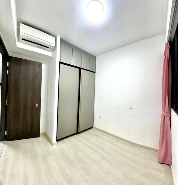RIVERFRONT RESIDENCES 5