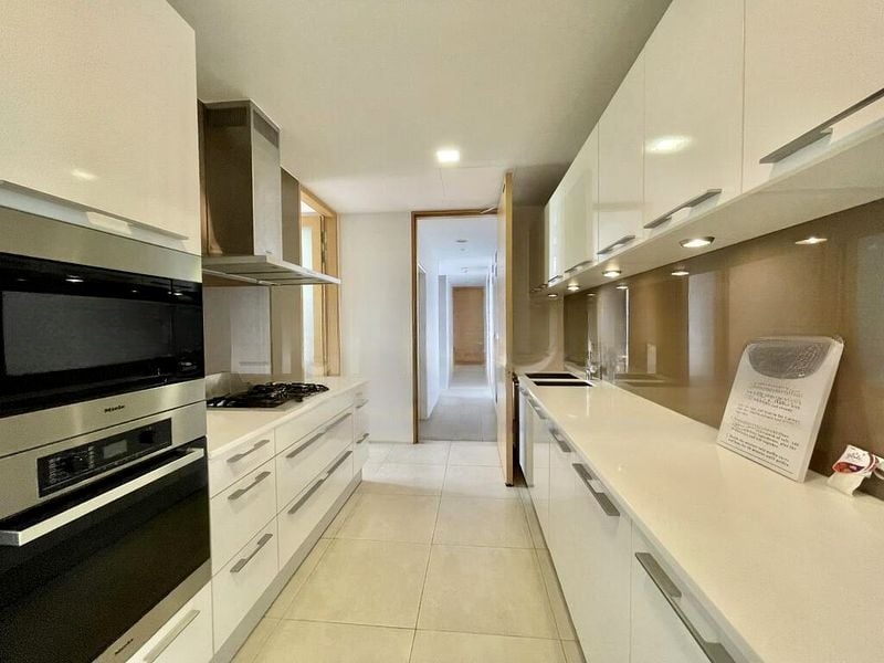 URBAN SUITES 9
