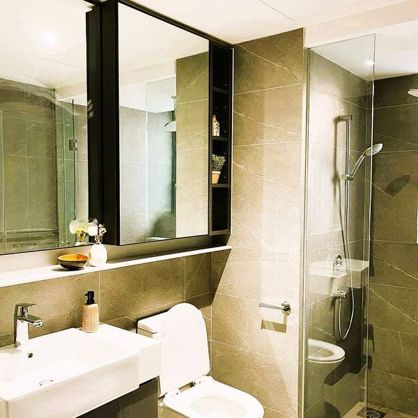 RIVERFRONT RESIDENCES 4