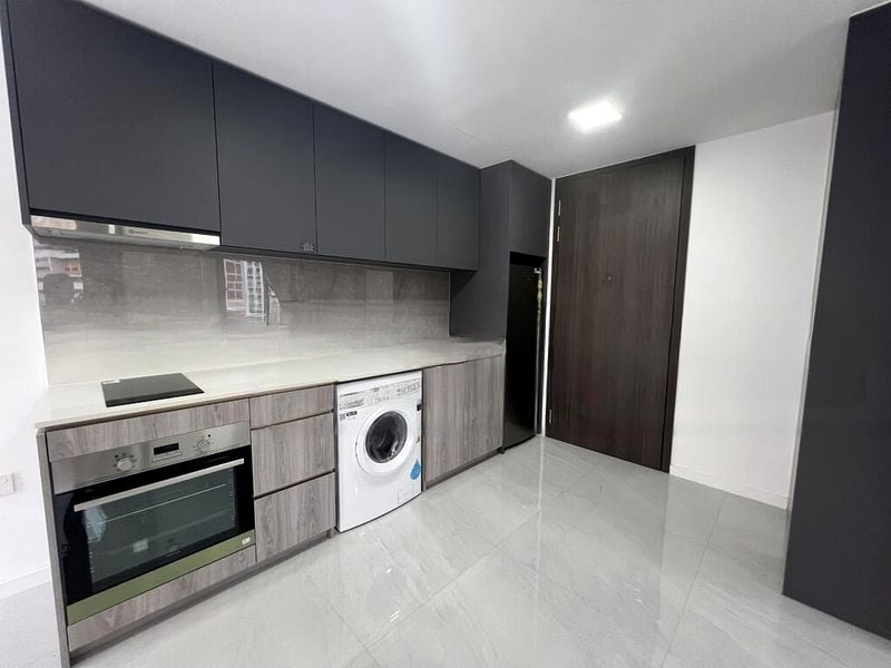 RIVERFRONT RESIDENCES 8