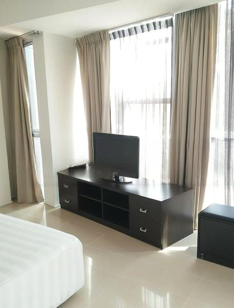 MACKENZIE REGENCY 2