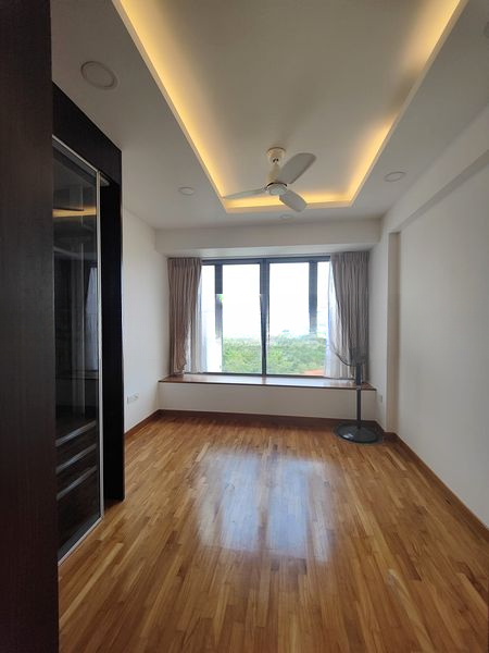 WATERFRONT ISLE 12