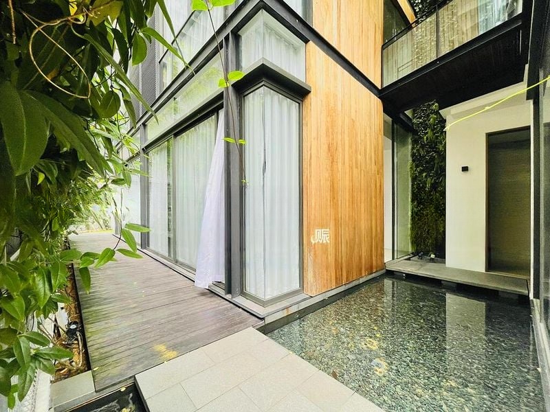 RESIDENCE 8 4
