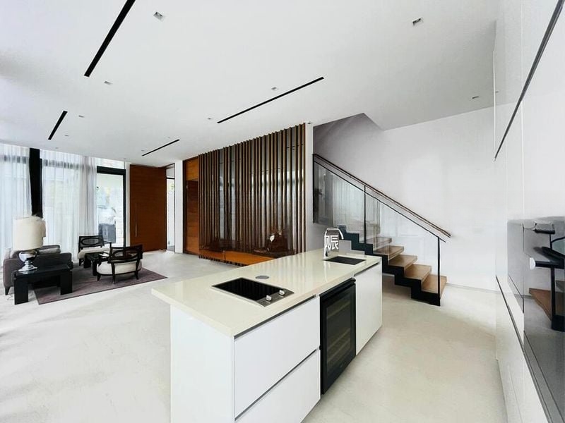 RESIDENCE 8 5