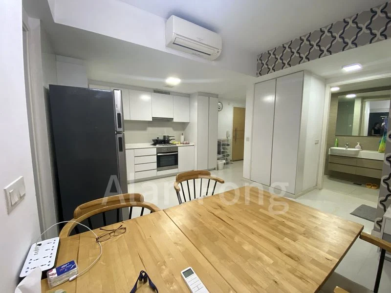 THE LAKEFRONT RESIDENCES 3