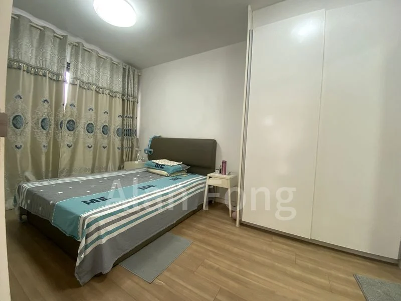 THE LAKEFRONT RESIDENCES 4