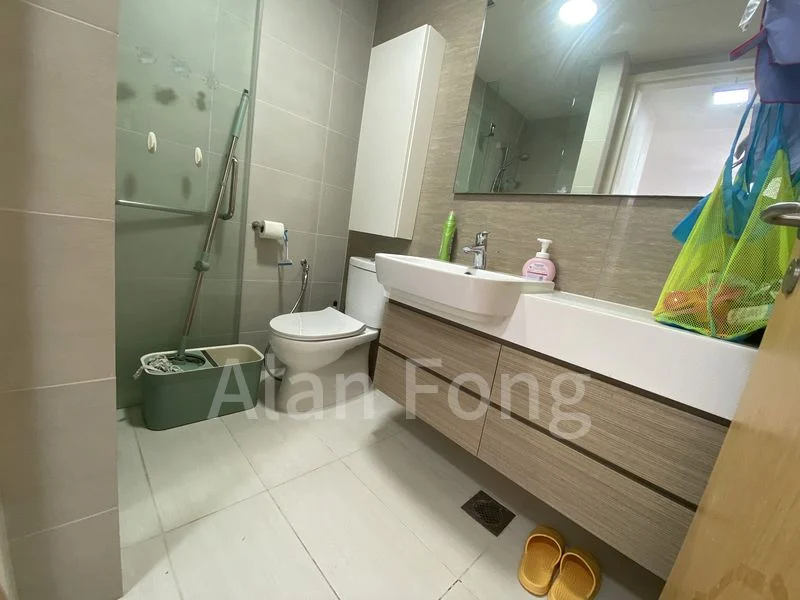 THE LAKEFRONT RESIDENCES 5