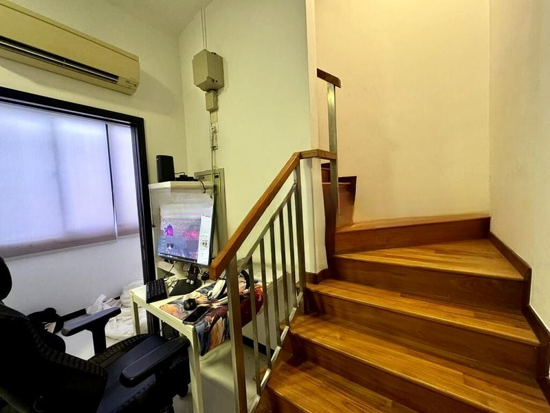 CRYSTAL HEIGHTS 9