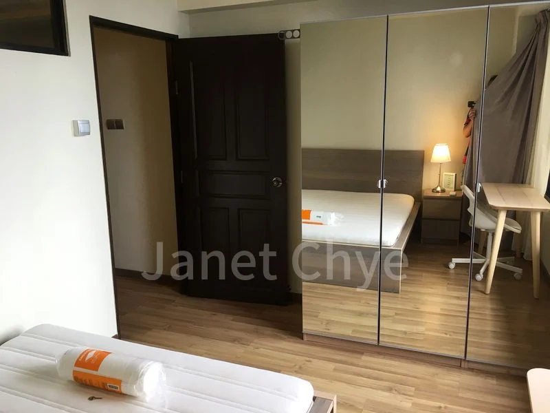 INTERNATIONAL PLAZA 5