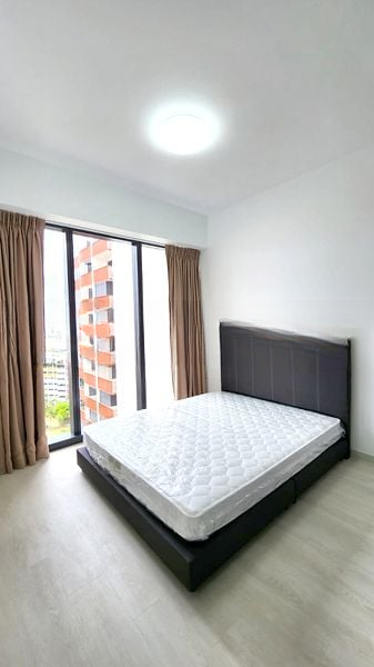 RIVERFRONT RESIDENCES 5