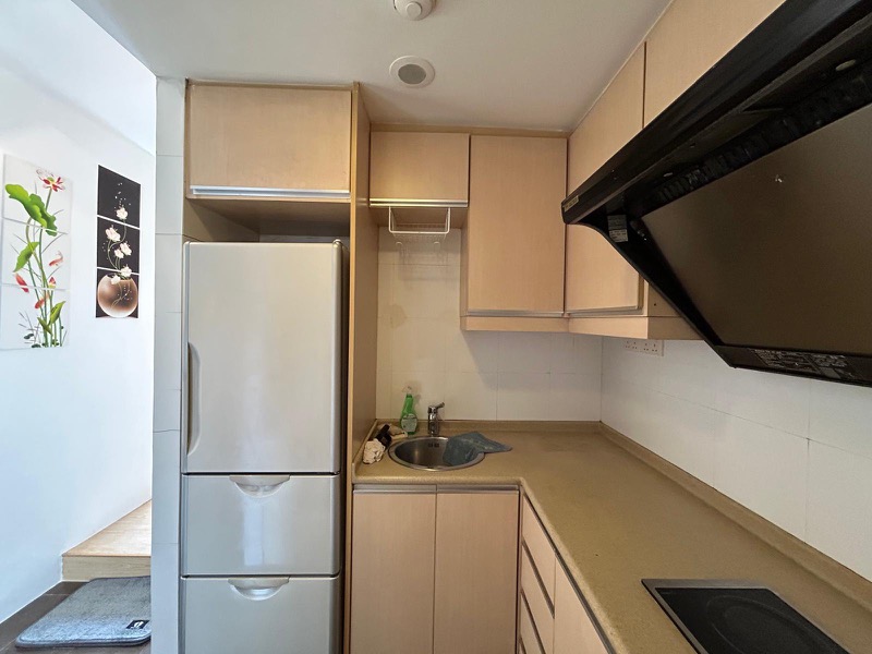 INTERNATIONAL PLAZA 8