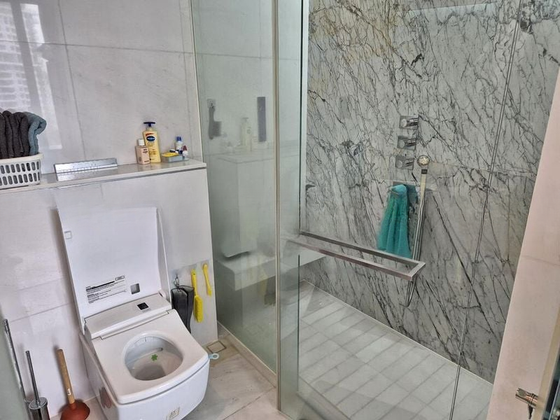 REGENCY SUITES 2
