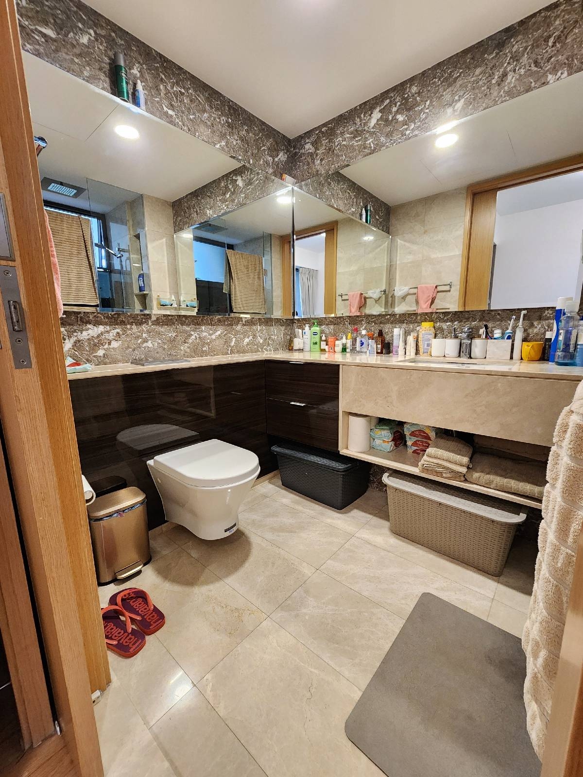 COMMONWEALTH TOWERS 27