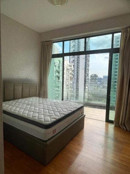THE LINCOLN RESIDENCES 9